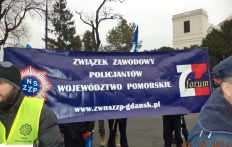 Delegacja ZW NSZZ P województwa pomorskiego w pikiecie pod Sejmem RP (2014)